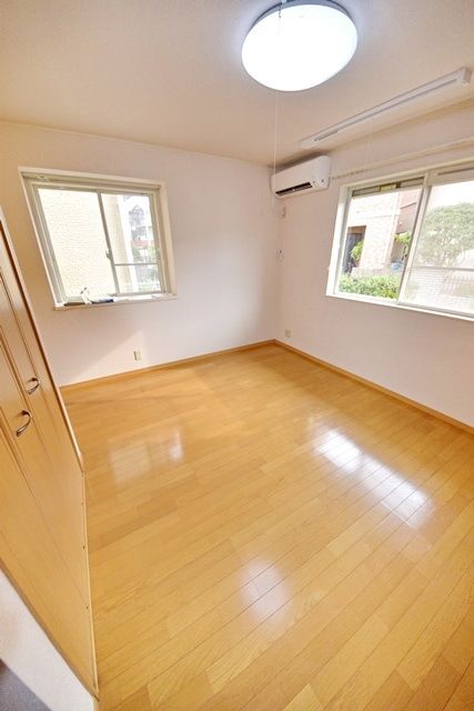 居室・リビング　★★2面採光で明るいお部屋★★