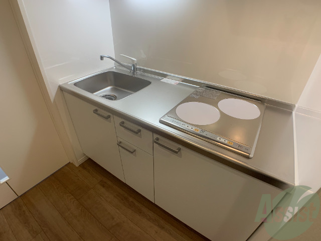 キッチン　ＩＨのキッチンは綺麗で調理スペースもしっかりございます。