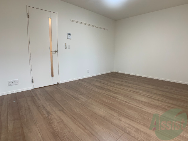 その他部屋・スペース　綺麗で家具もたくさん置けそうなリビングです。