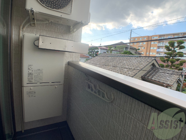 バルコニー　ベランダはよく日が当たり気持ちの良い空間です。