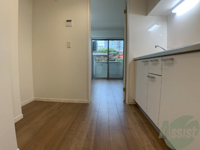 玄関　玄関からの様子です。綺麗なフローリングが広がっています。