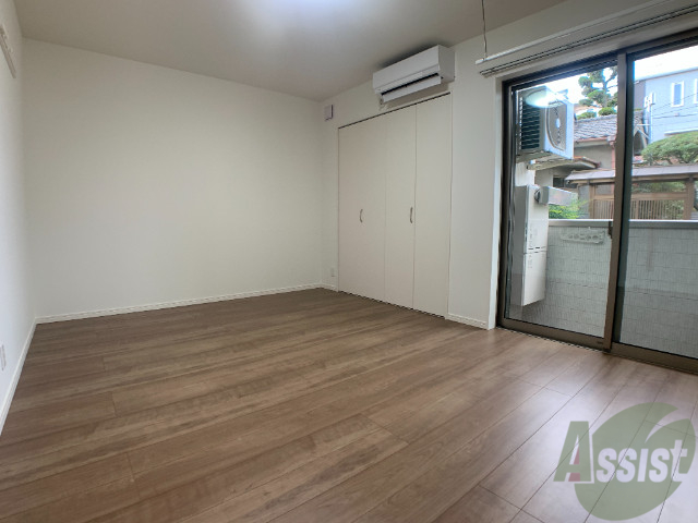 居室・リビング　広くきれいなリビングは明るい光も良く差します。