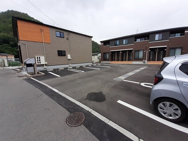 駐車場　車をお持ちの方に嬉しい駐車場付きの物件です
