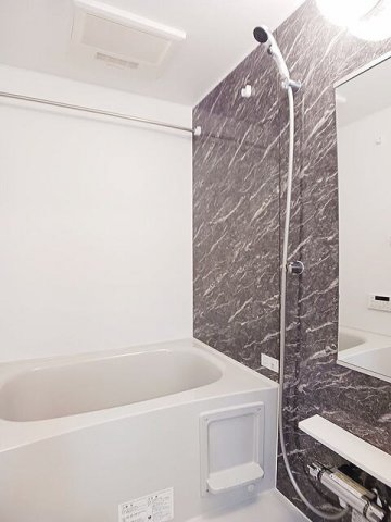 バス・シャワールーム　ゆったり過ごせるお風呂です