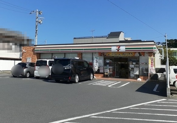 コンビニ　セブンイレブン鴨川広場店（コンビニ）まで850m