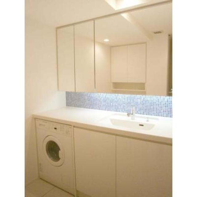 洗面設備　※写真は同タイプ住戸です。