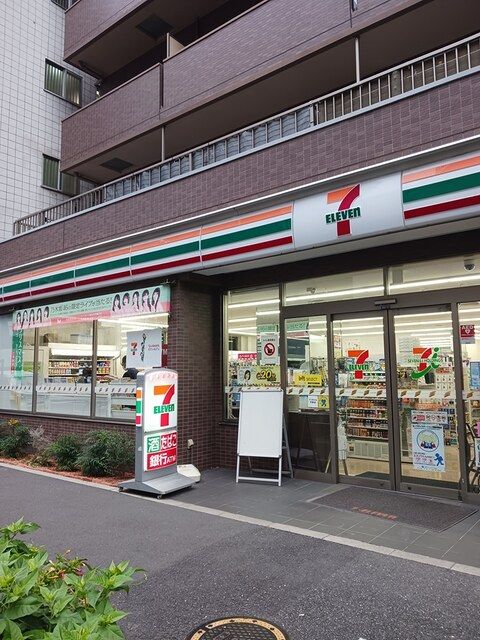 コンビニ　セブンイレブン（コンビニ）まで156m