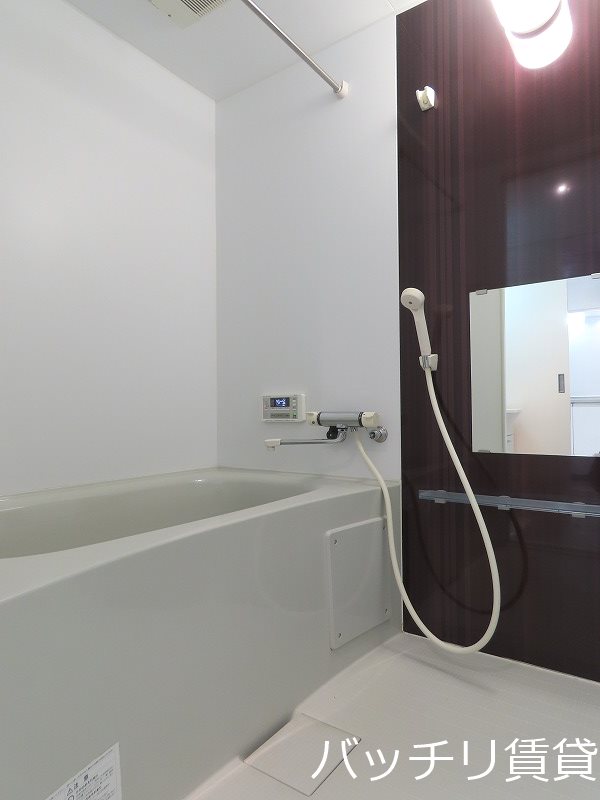 バス・シャワールーム　画像は同型タイプの為、現状を優先致します。