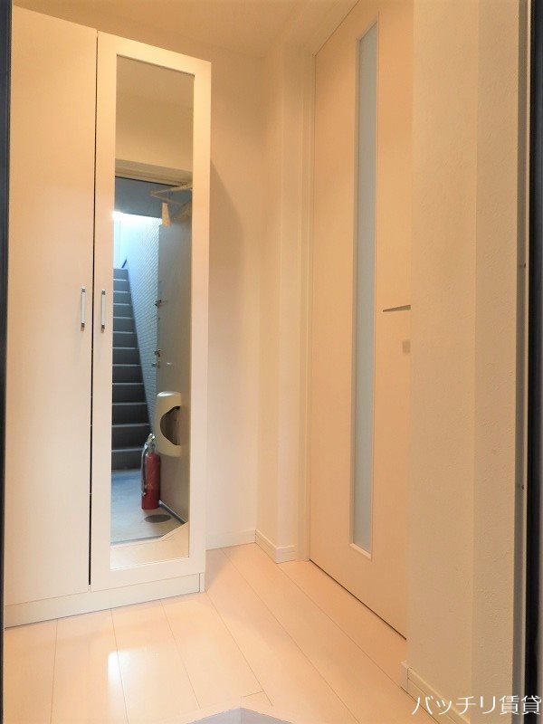 玄関　画像は同型タイプの為、現状を優先致します。