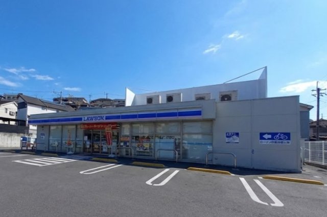 コンビニ　ローソン　枚方北中振一丁目店（コンビニ）まで876m