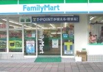 コンビニ　ファミリーマート・町屋店（コンビニ）まで575m