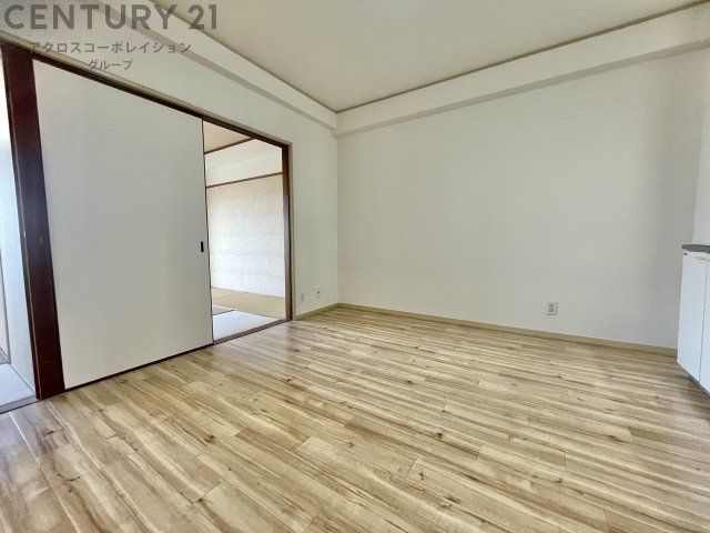 居室・リビング　エアコン付きで快適に過ごせます♪