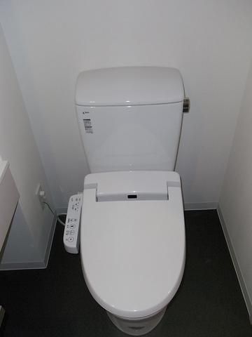 トイレ　温水洗浄機能付き暖房便座