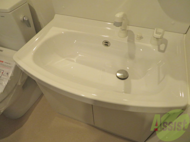 洗面設備　洗面台。朝の身支度はここでばっちり決めましょう。