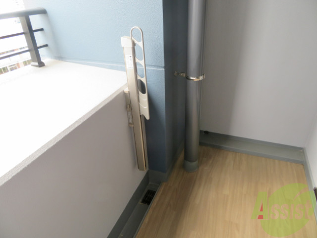 バルコニー　バルコニーです。床が木目調でキレイ。素敵です。