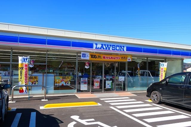 コンビニ　ローソン（コンビニ）まで700m