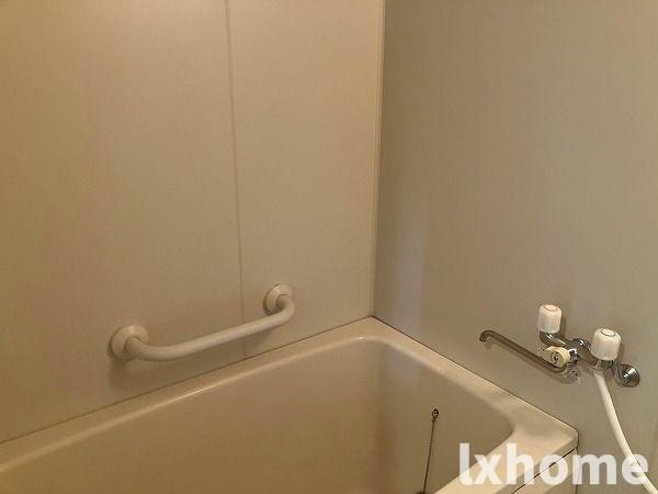 バス・シャワールーム　落ち着いた空間のお風呂です