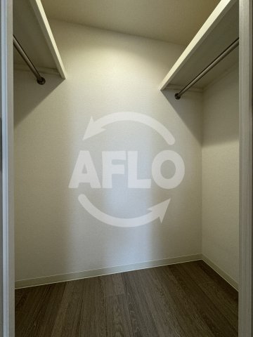 収納　プレサンス大国町ラヴェニール　ウォークインクローゼット