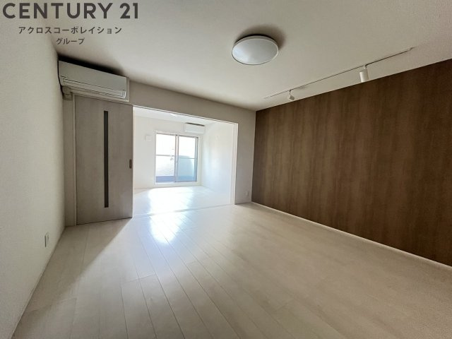 居室・リビング　エアコン付きで快適に過ごせます♪