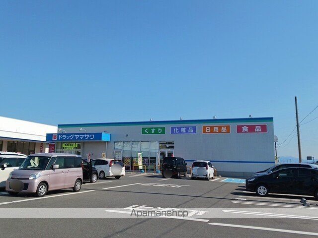 ドラックストア　ドラッグヤマザワ（ドラッグストア）まで500m