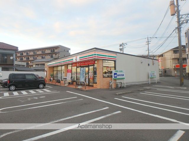 コンビニ　セブンイレブン（コンビニ）まで303m