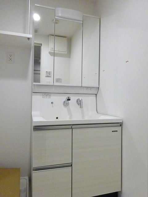 洗面設備　【洗面化粧台】三面鏡収納化粧台