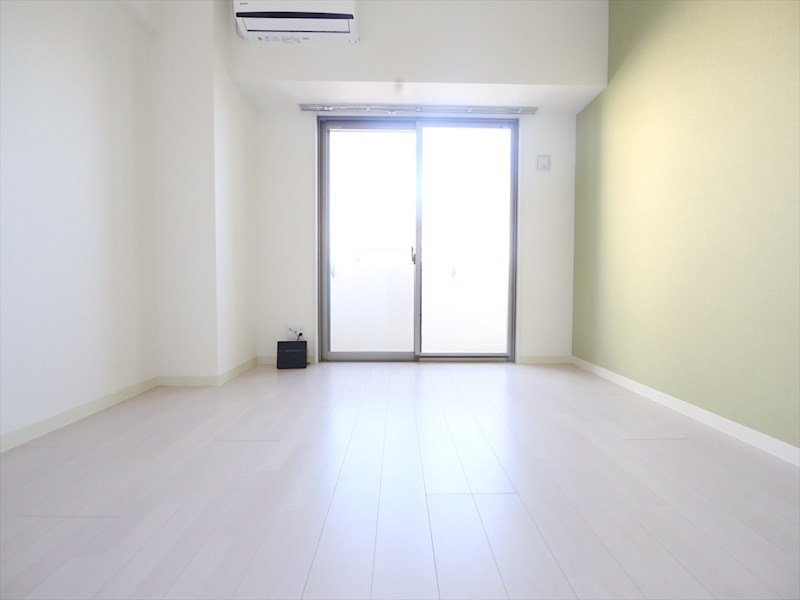 バルコニー　洋室7.2帖　エアコン完備　バルコニー