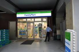 コンビニ　ファミリーマート亀沢一丁目店（コンビニ）まで130m