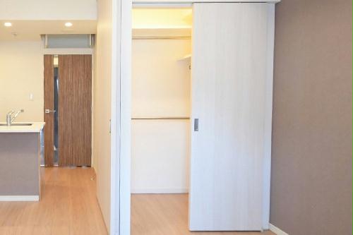 収納　たっぷり収納できるウォークインクローゼット