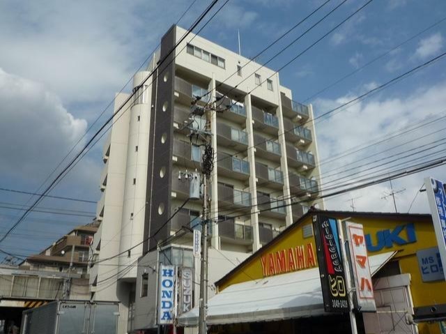 建物外観　９階建ての賃貸マンション