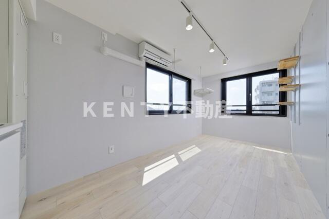 その他部屋・スペース　開放的な寝室です