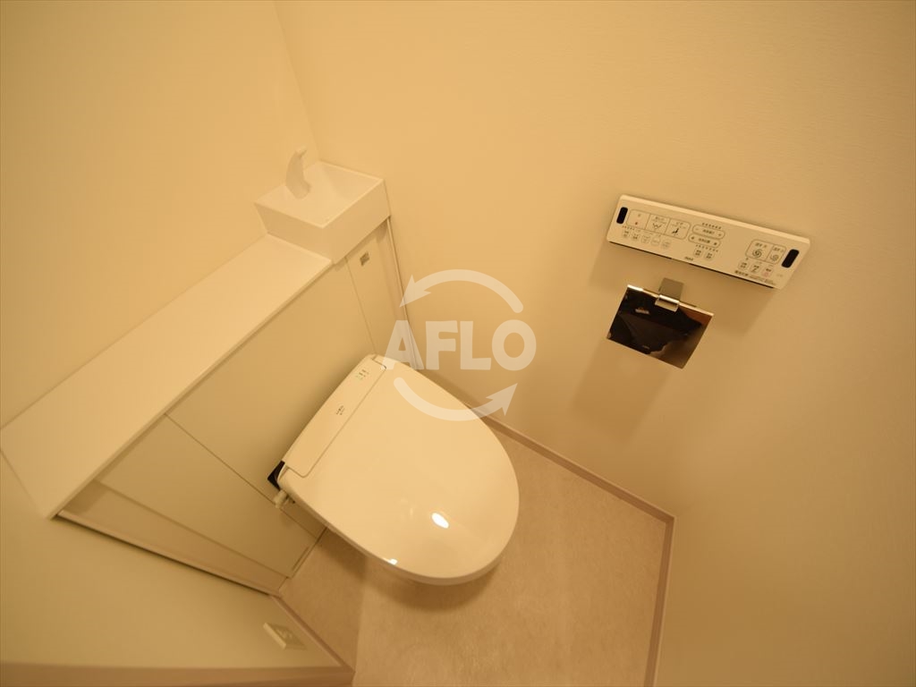 トイレ　藤の邸　京町堀　タンクレストイレ