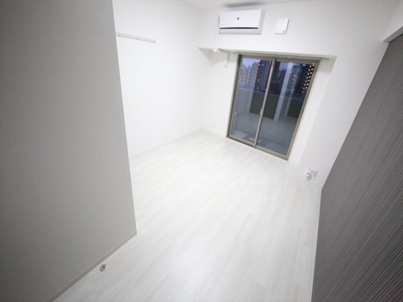 その他部屋・スペース　洋室8.2帖　エアコン完備　バルコニーに面しています