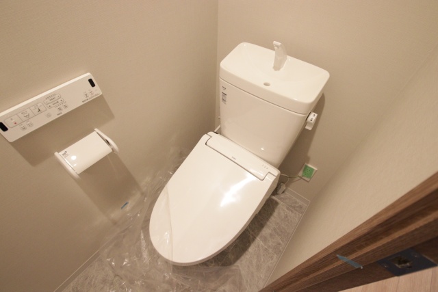 トイレ　※別室の参考写真の為、現況優先です。