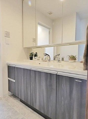 洗面設備　※別部屋の参考写真です