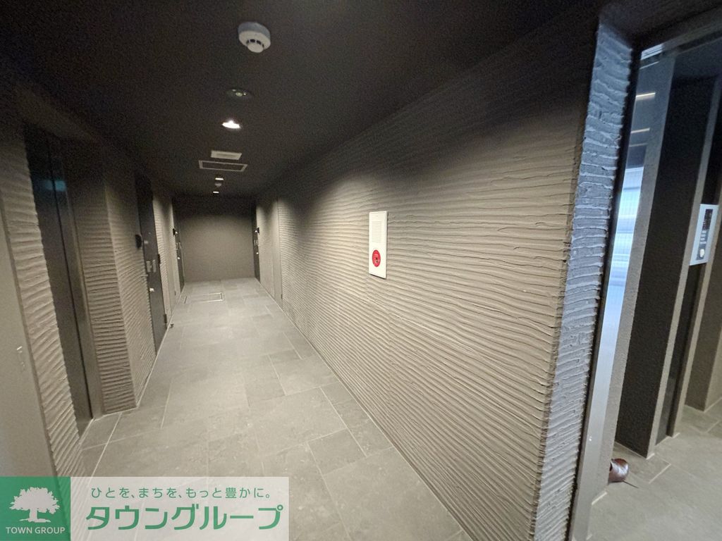 ロビー　駐車場