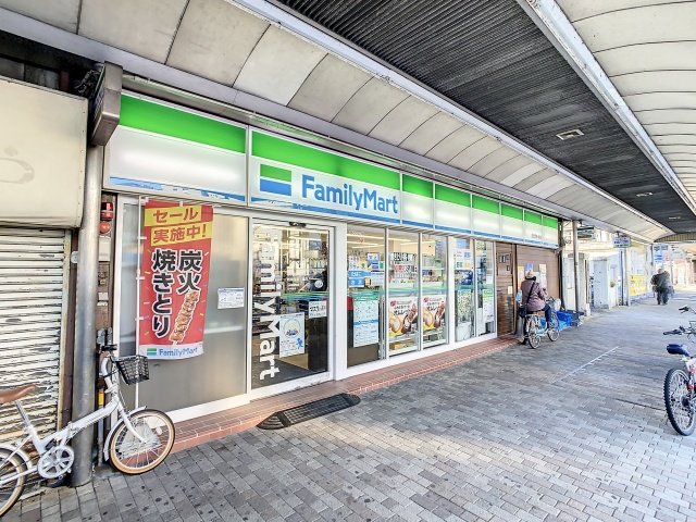 コンビニ　ファミリーマート　岐阜西柳ヶ瀬店（コンビニ）まで194m