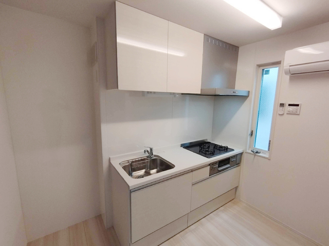 キッチン　１０５号室　３口グリルコンロ付システムキッチン