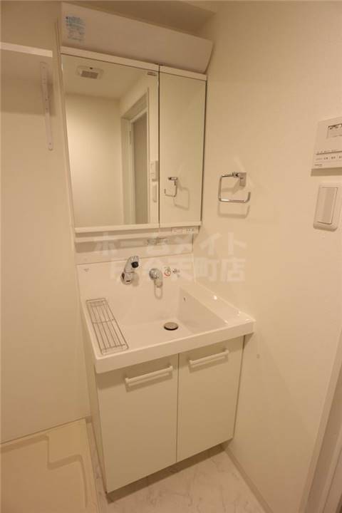 洗面設備　脱衣スペースもあります