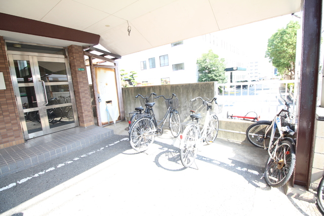 その他　屋根付きの駐輪場スペース♪