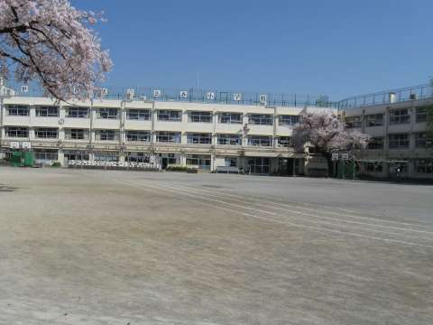 小学校　世田谷区立弦巻小学校（小学校）まで283m