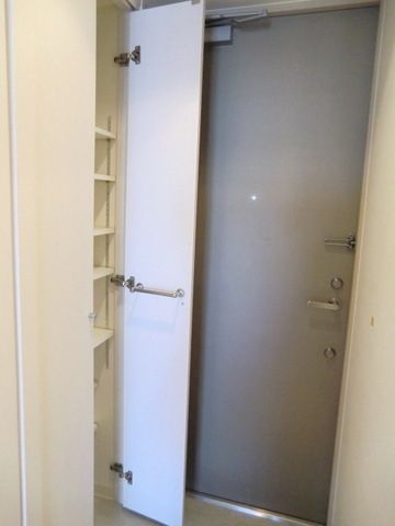 玄関　トールタイプのシューズBOX付きの玄関