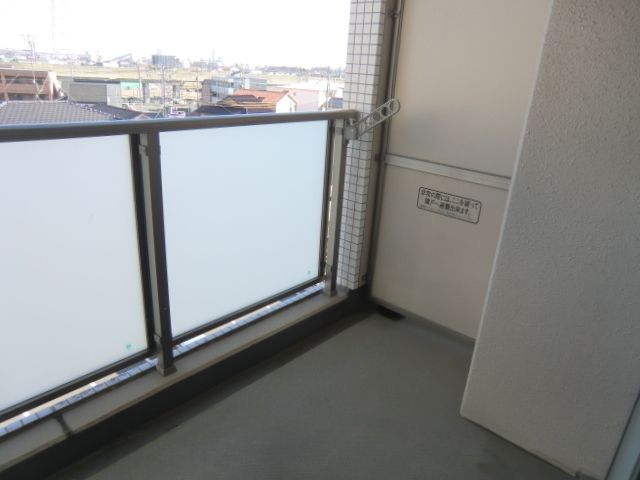 バルコニー　広々としたバルコニー