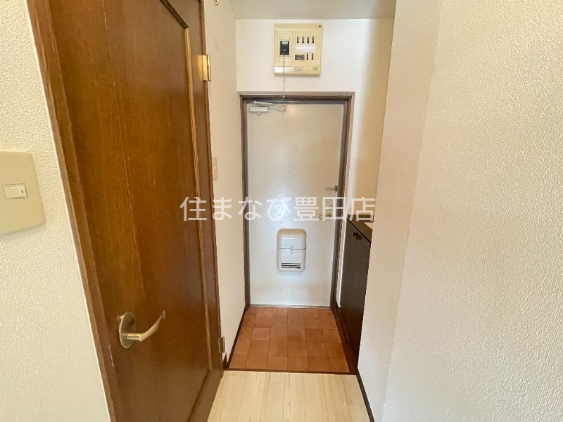玄関　同型別部屋写真