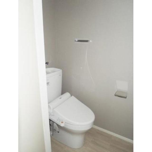 トイレ　※写真は同タイプ住戸です。