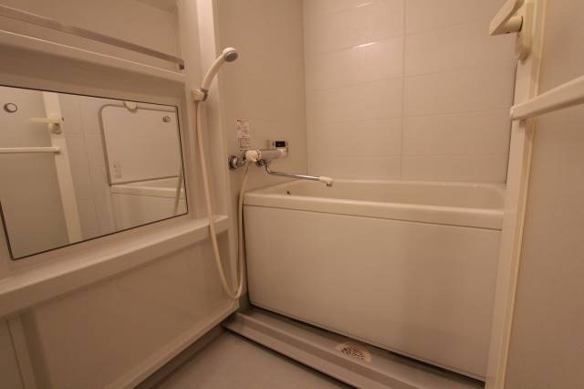バス・シャワールーム　ゆったりバスルーム