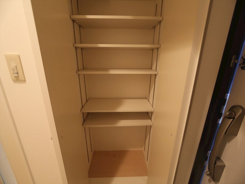 玄関　玄関　シューズボックス付（収納充実してます）