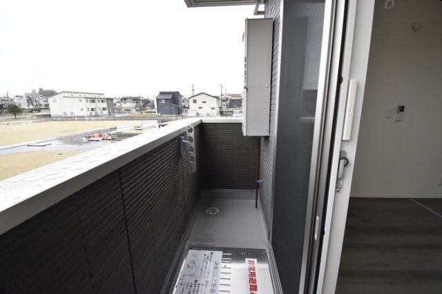 バルコニー　暖かな日差しのふりそそぐバルコニー