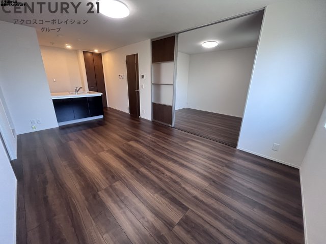 居室・リビング　エアコン付き、13.9帖リビング！