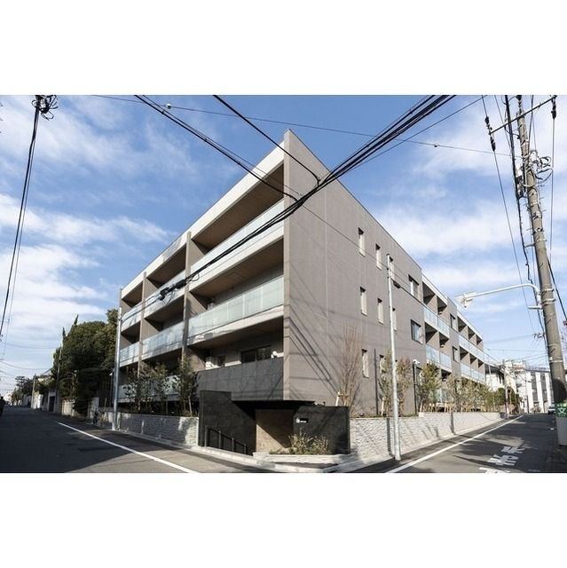 建物外観　鉄筋コンクリート造・総戸数は36戸です。